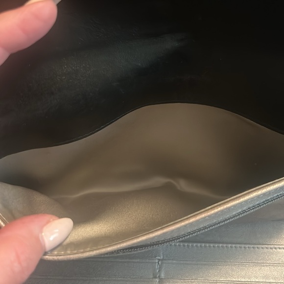 💯 Authentic CHANEL Wallet with Code - Picture 4 of 7